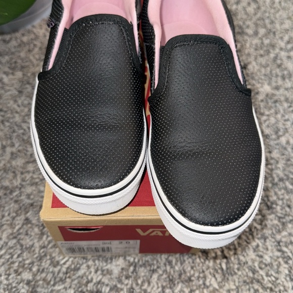 Vans - Picture 4 of 12